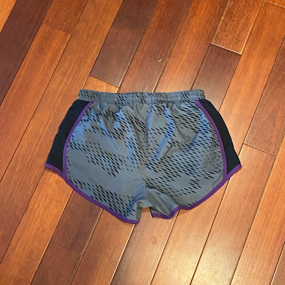 Athletic shorts - Picture 2 of 3